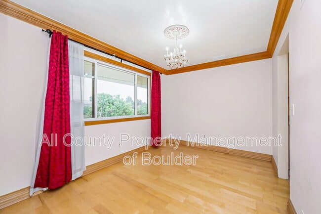 Building Photo - 600 Manhattan Dr