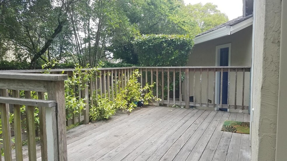 Building Photo - Spacious updated 3BR home with deck & chef’s Kitchen