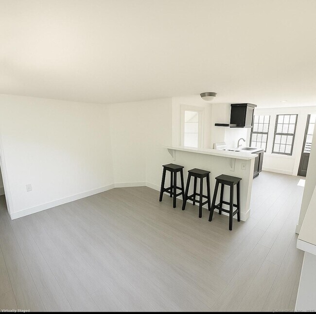 Primary Photo - 40 Rogers St