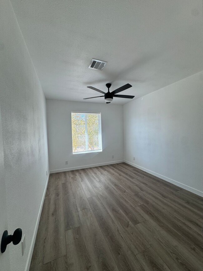 Building Photo - Fully remodeled