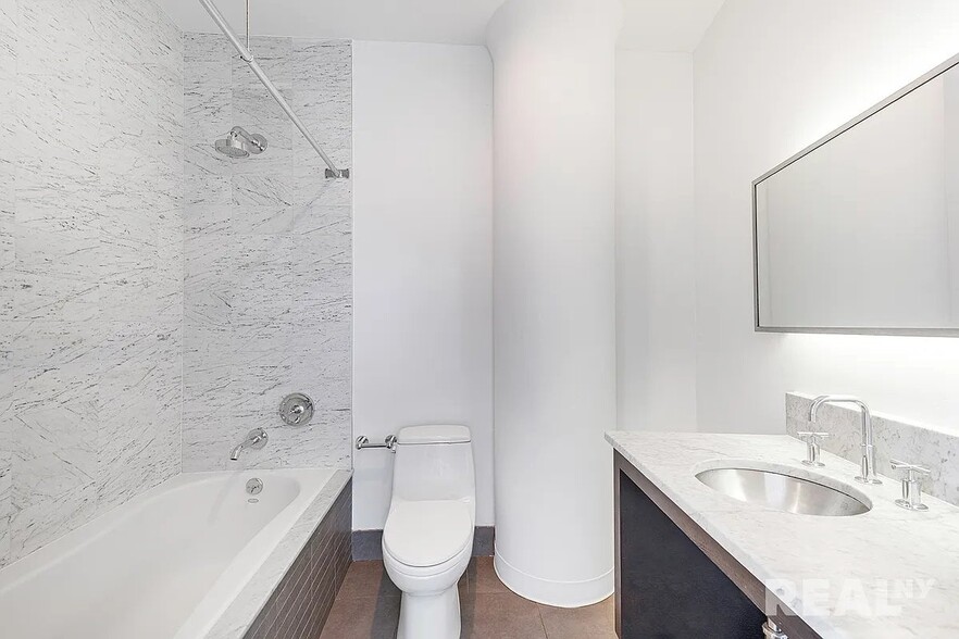 Building Photo - 99 Gold St