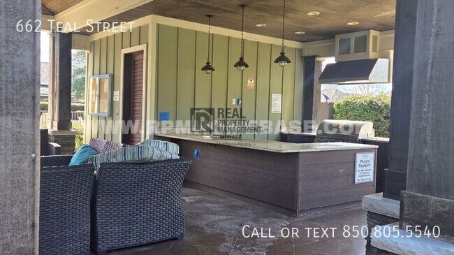 Building Photo - 662 Teal St