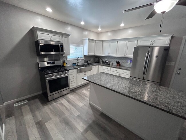 Building Photo - 2757 Dekalb St