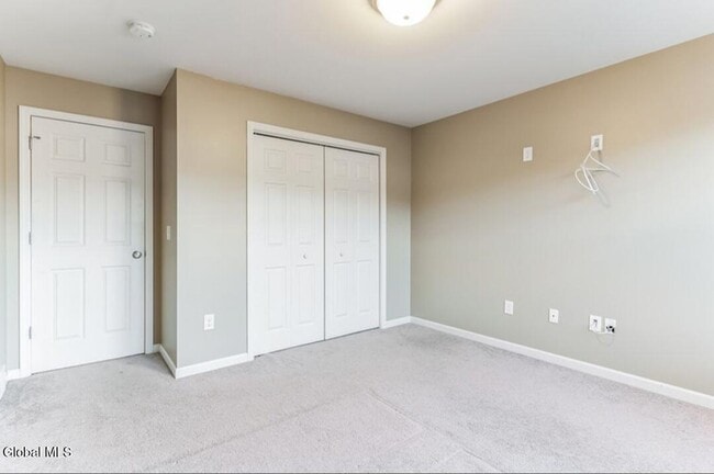 Building Photo - 15 Clarice Ln