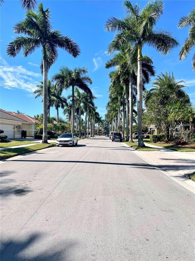 Building Photo - 2579 Mayfair Ln