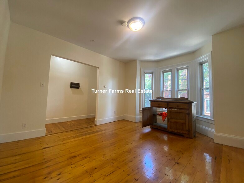 Building Photo - 42 Florence St