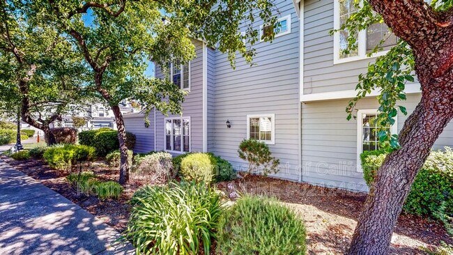 Building Photo - 520 Laurel Grove Cir