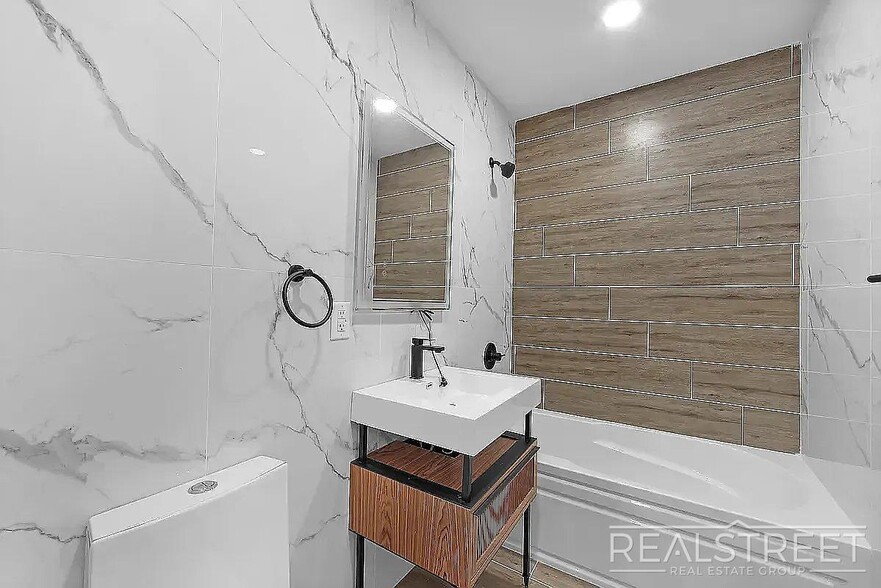 Building Photo - Modern Williamsburg Apartment w/ W/D, Central A/C & Shared Roof Deck