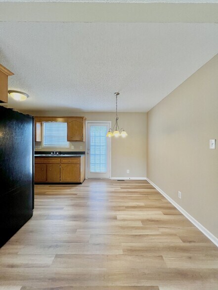Building Photo - 397 Paris Dr