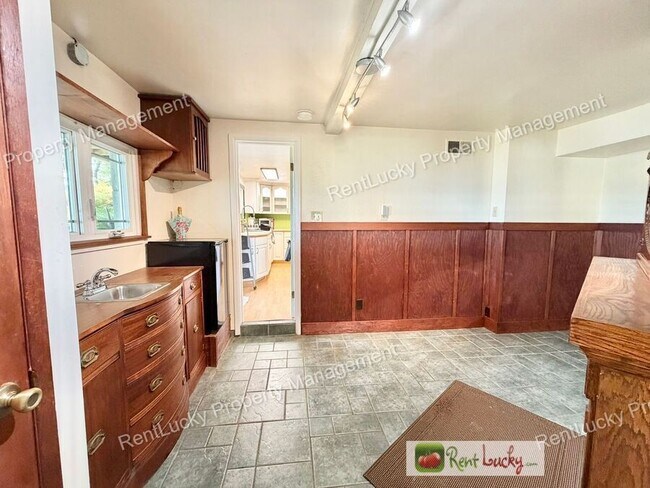 Building Photo - 1612 Markham Ave NE