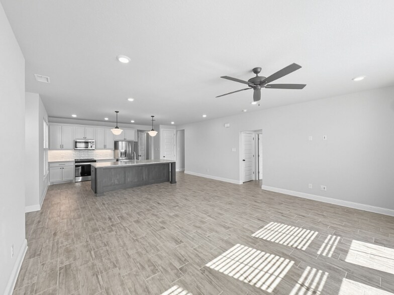 Building Photo - 9525 Thorncrown Ln