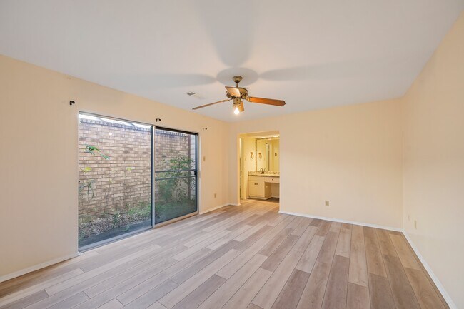 Building Photo - 4330 Willow Beach Dr