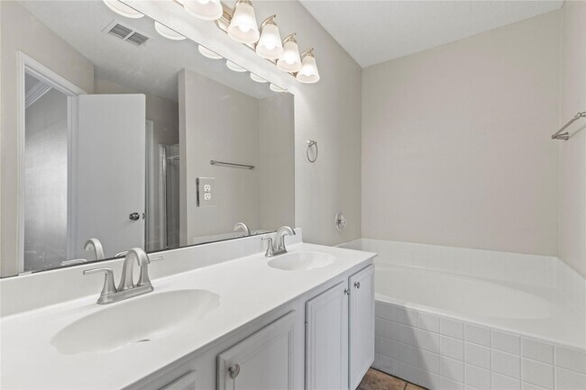 Building Photo - 1543 Englewood Dr