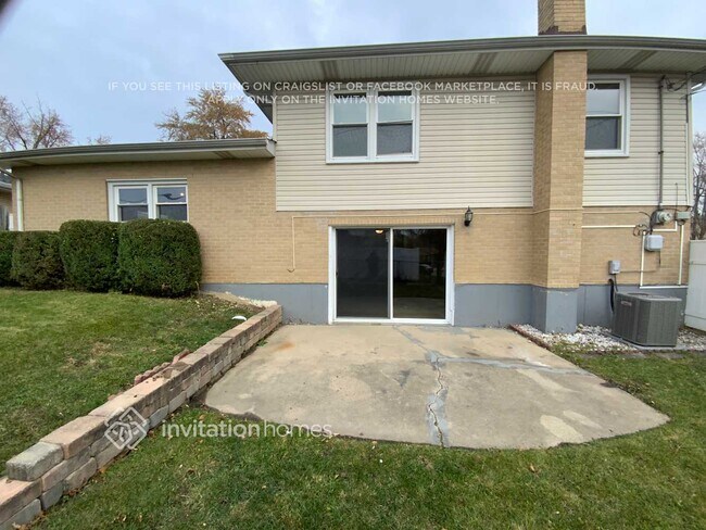 Building Photo - 240 Hale St