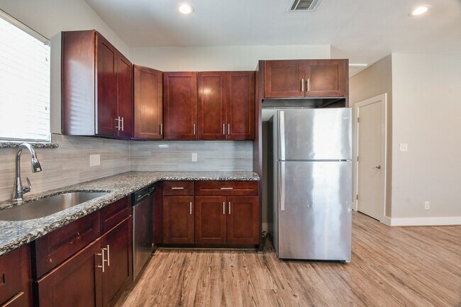 Building Photo - 3249 Dixie Dr