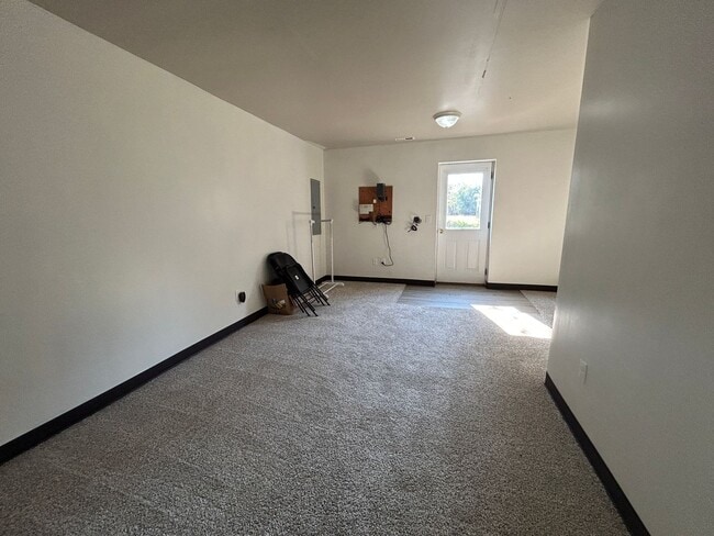 Building Photo - CHRISTMAS SPECIAL!! RURAL Single family home!