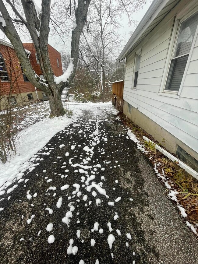 Building Photo - 8224 W Main St