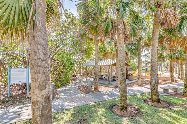 Building Photo - 308 Espana Ct
