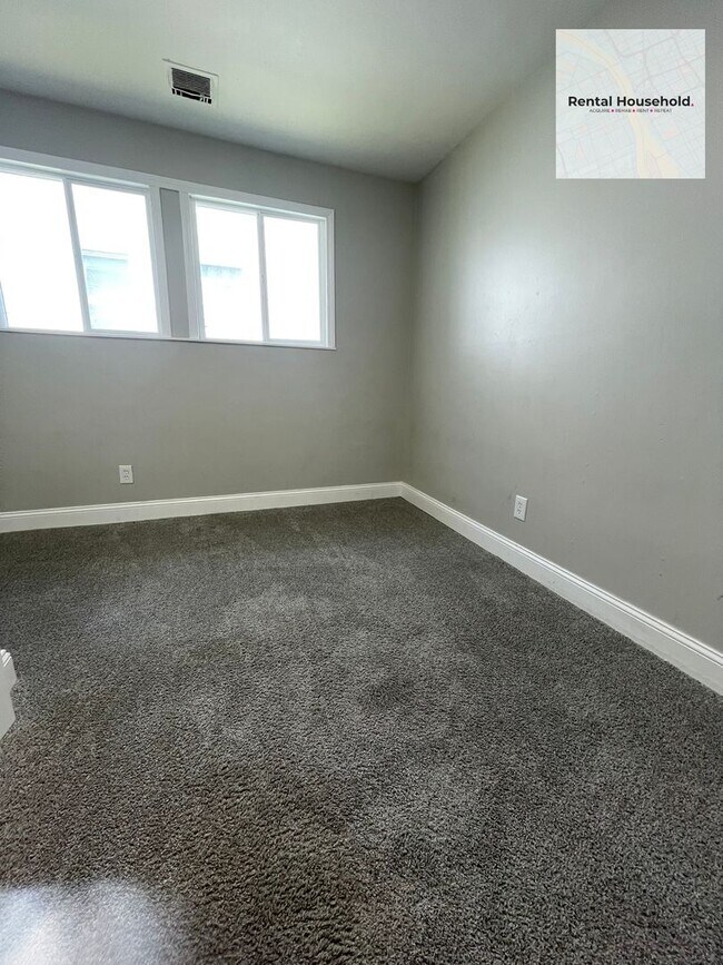 Building Photo - 18503 Riopelle St