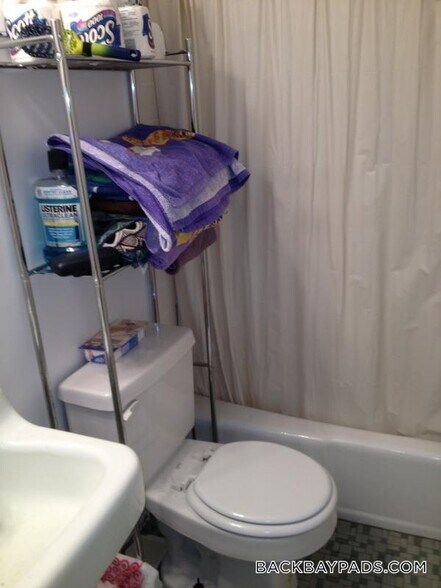 Building Photo - 405 Beacon St