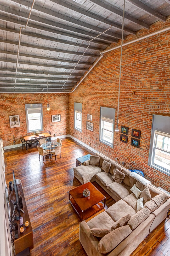 Building Photo - 246 N Court St