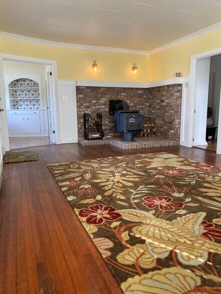Living Room - 509 Spruce St E