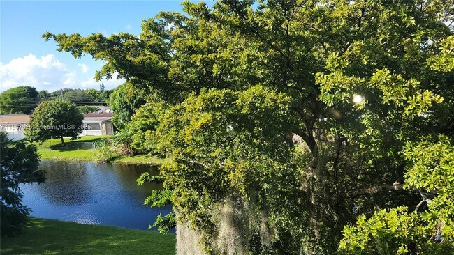 Building Photo - 4731 NW 10th Ct