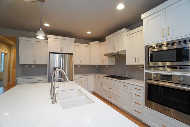 Building Photo - 2303 E Fratello St