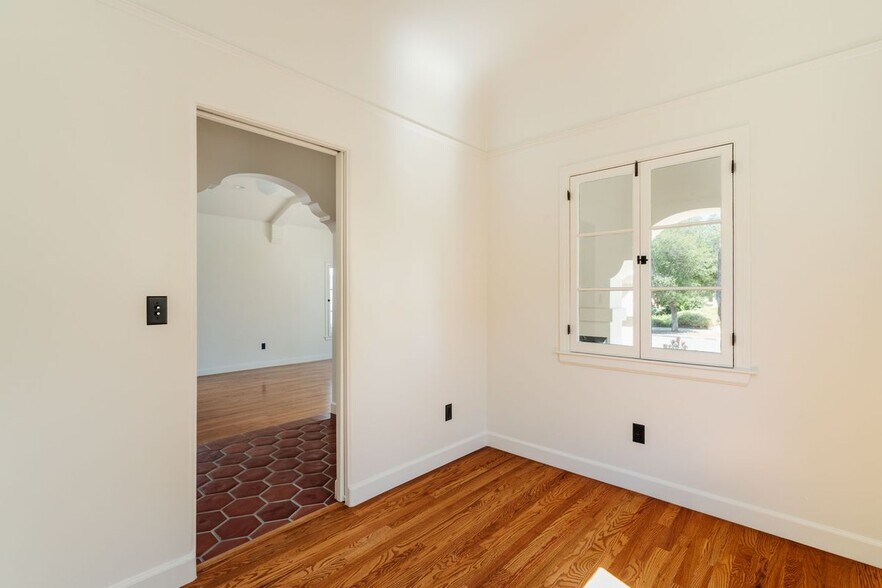 Building Photo - 1739 S Ogden Dr