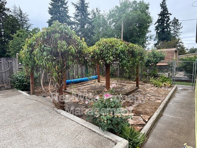 Building Photo - 364 W Selmar Ct