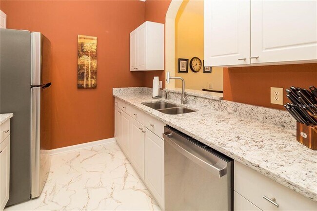 Building Photo - 2301 Butterfly Palm Way