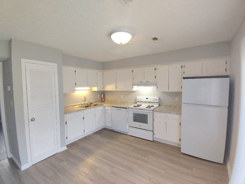 Building Photo - 14 Fonda Dr