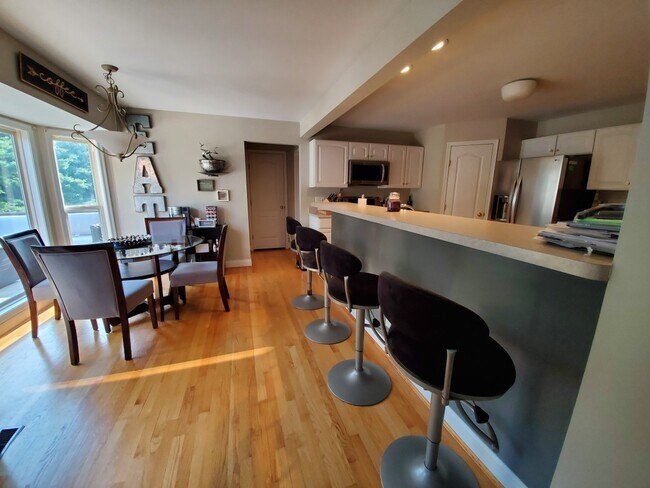 Building Photo - Executive home located near Bellbrook