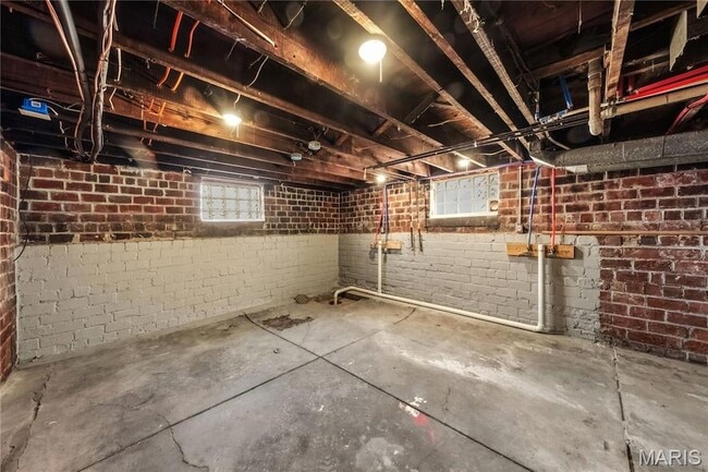 Building Photo - 4643 Evans Ave