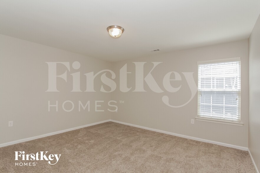 Building Photo - 301 Lind Point Ln