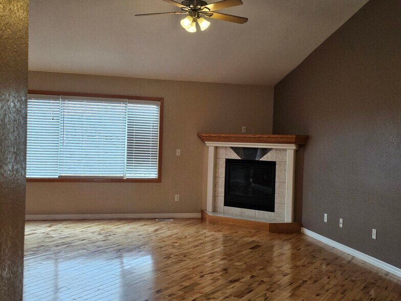 Building Photo - 1138 Lakecrest Ct