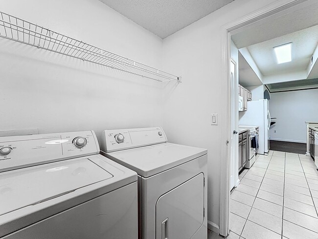 Building Photo - 3 Bedroom with Water View - Villanova at Hunters Creek