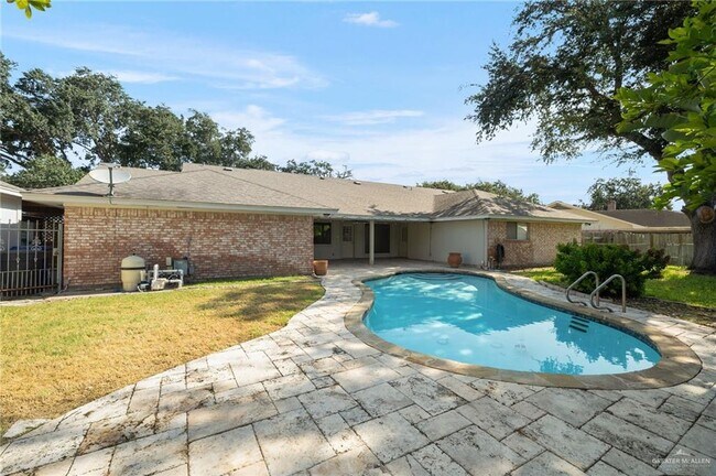 Building Photo - 136 E Harvey Dr