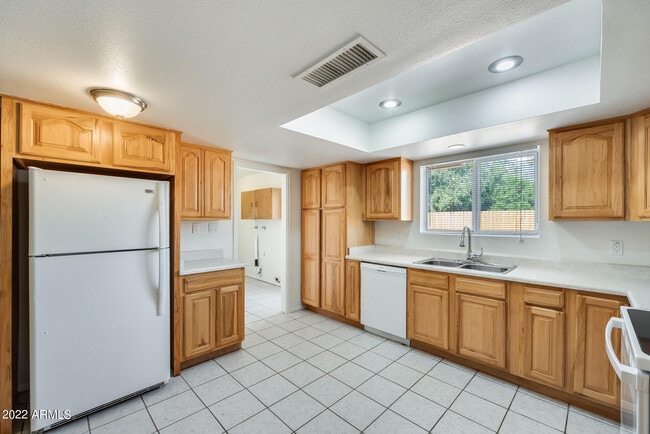 Building Photo - 10424 N 38th Dr