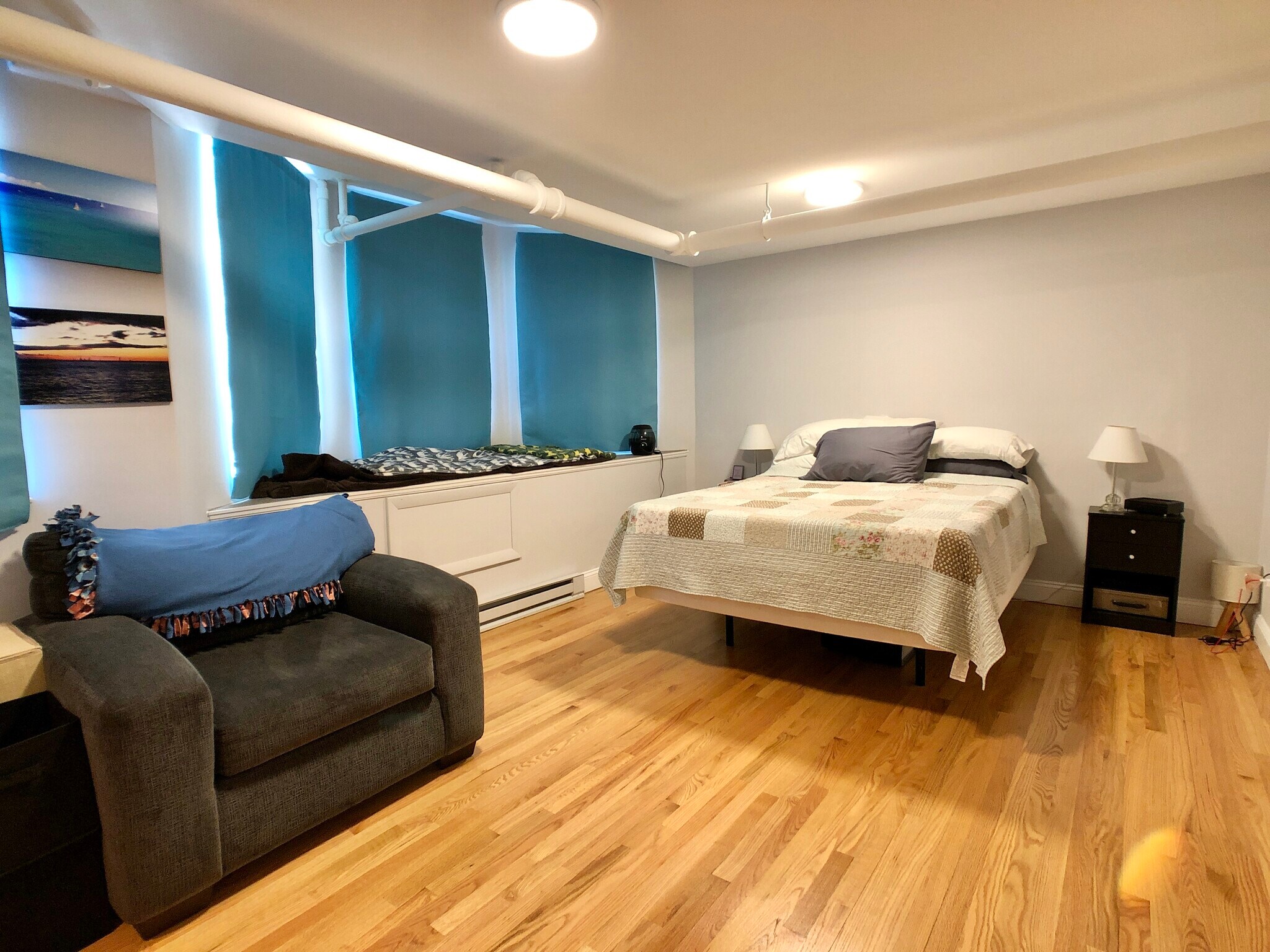 Building Photo - 592 Centre St