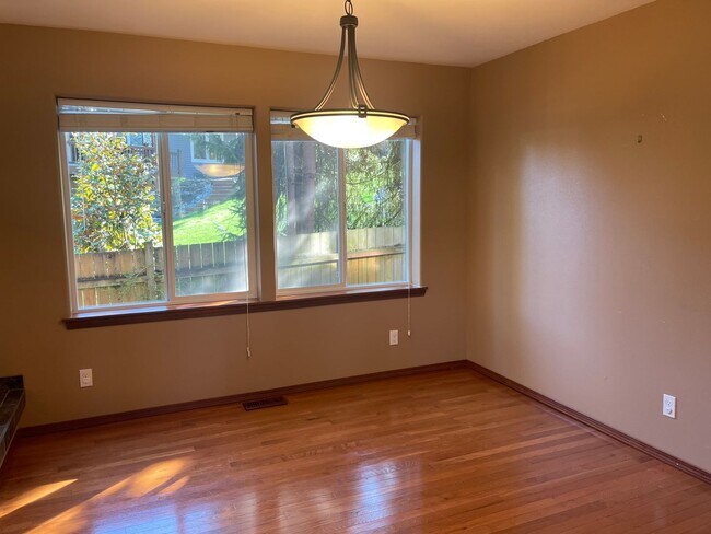 Building Photo - Gorgeous custom built home