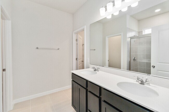Building Photo - Beautiful 4/2 Energy Efficient Home in St....