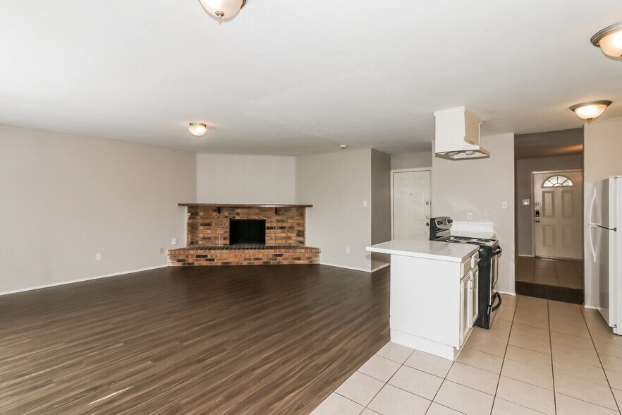 Building Photo - 5011 Ridge Manor Dr