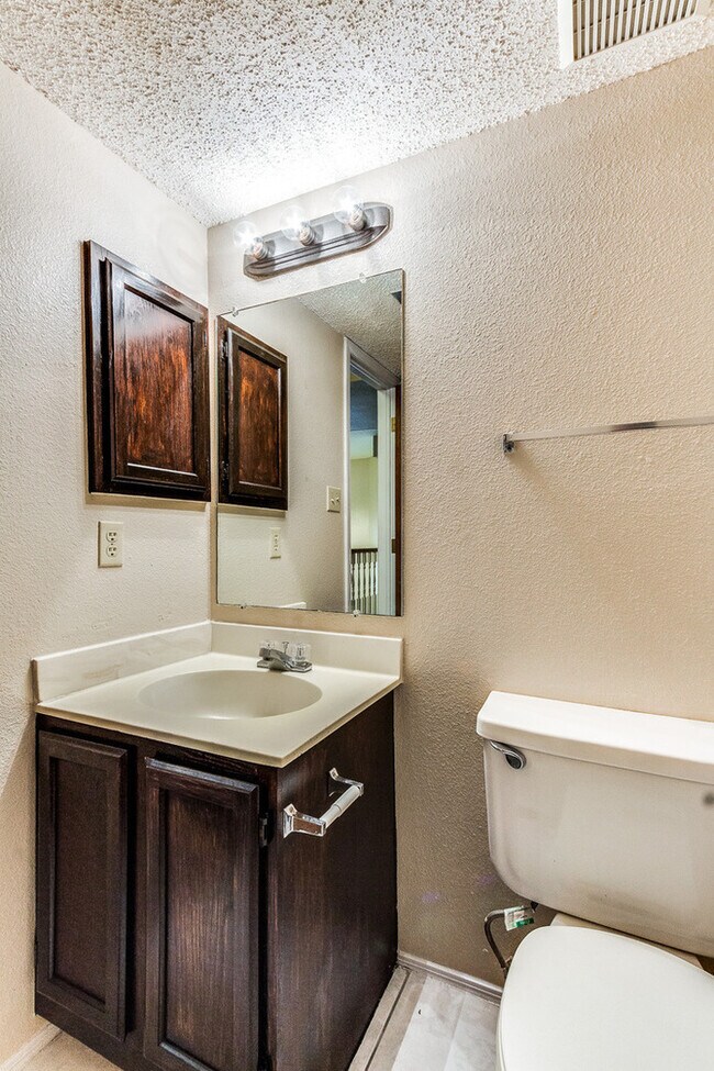 Building Photo - Prestigious Tri Level Home on East Side