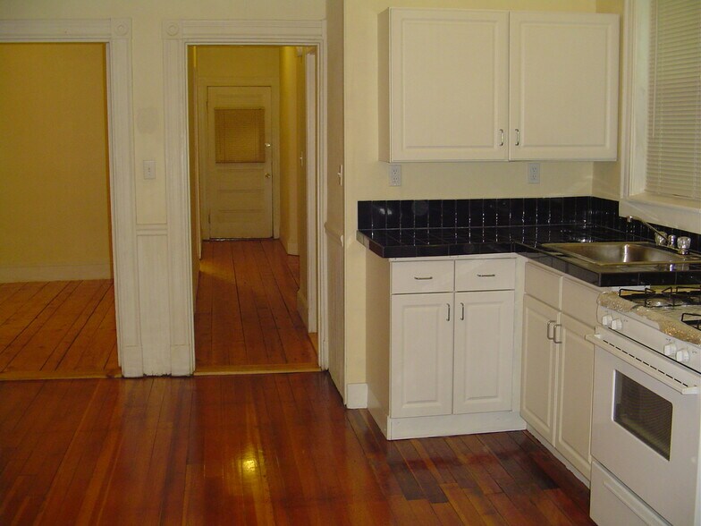 Primary Photo - 262 Maverick St