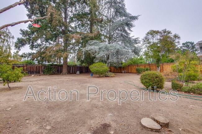 Building Photo - 649 Hollingsworth Dr