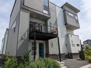 Building Photo - 1621 West 67th Cir