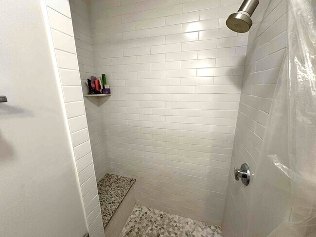 Building Photo - 112 Pinckney St