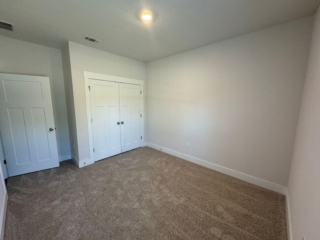 Building Photo - Gulf Breeze - Roman Oaks - 4 Bedroom, 3 Ba...