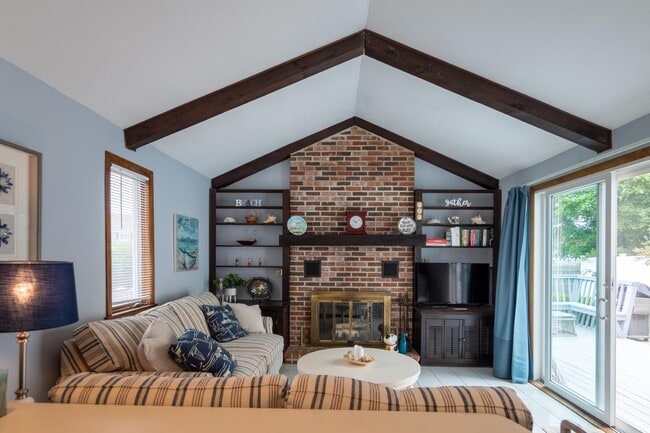 Building Photo - 545 Hudson St